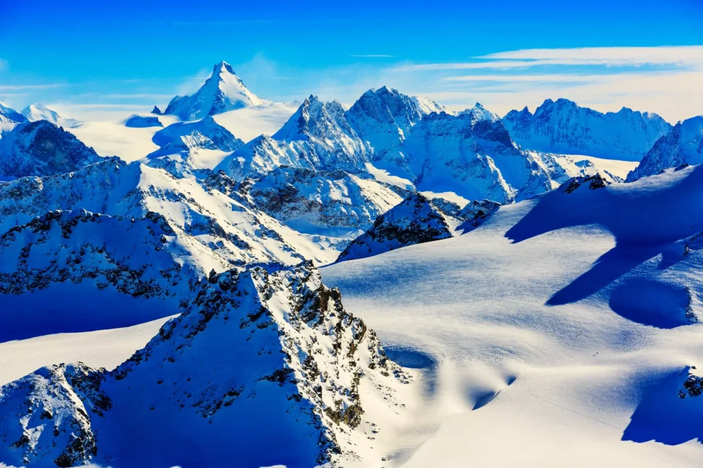 Panorama von Schnee Bergkette am Mt Fort Peak Alpen Region Schweiz